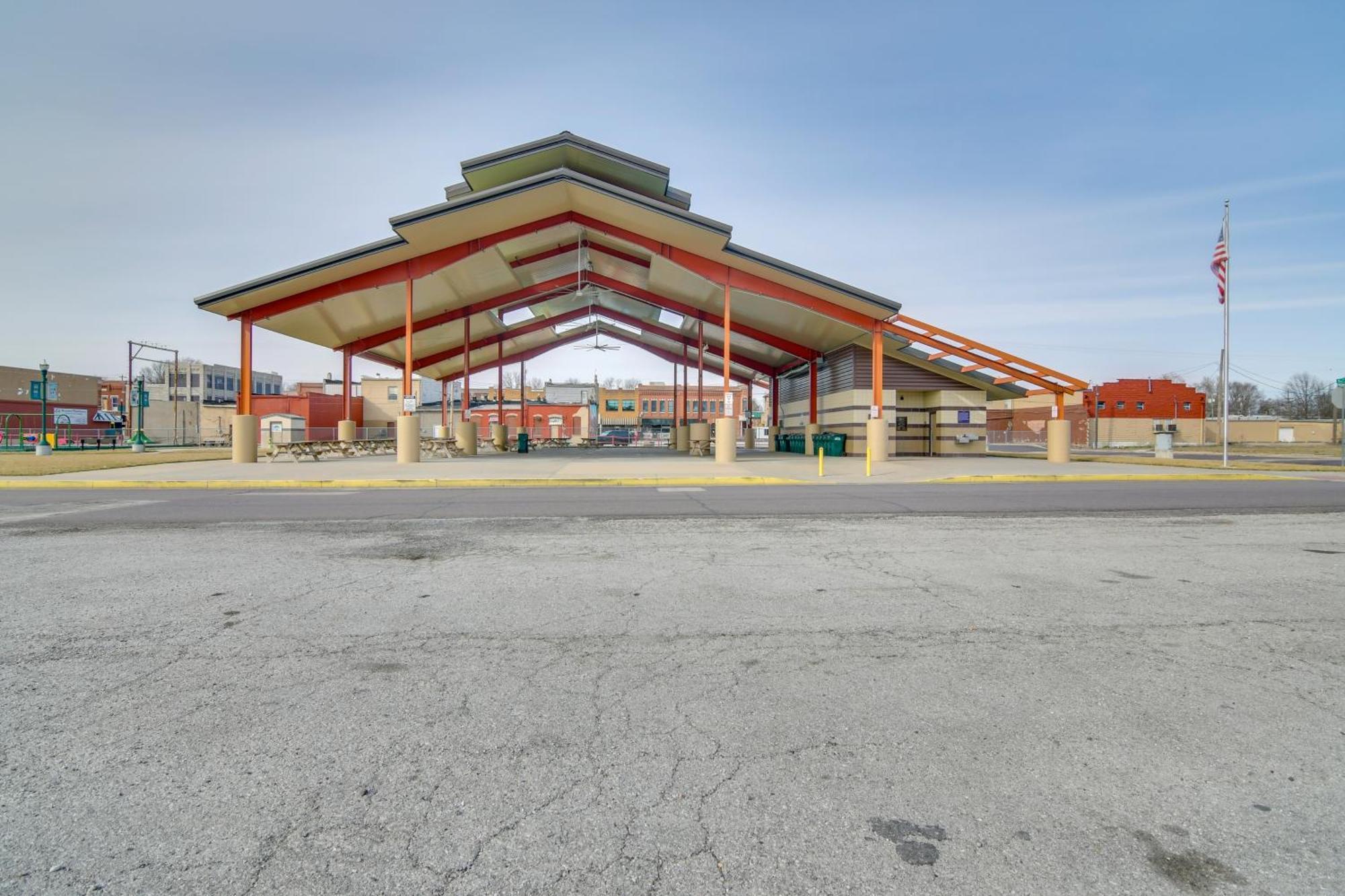 Dtwn Loft In The Heart Of Monett Pets Welcome! Exterior photo