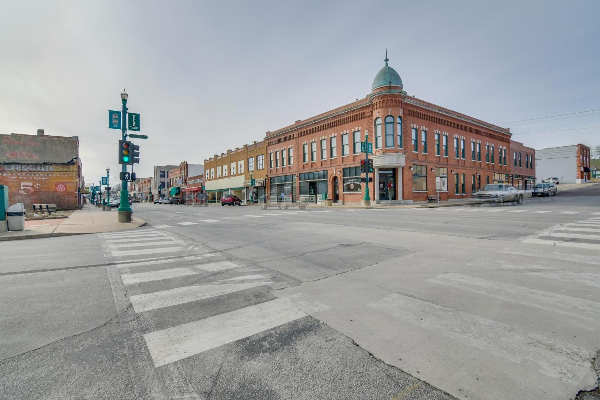 Dtwn Loft In The Heart Of Monett Pets Welcome! Exterior photo
