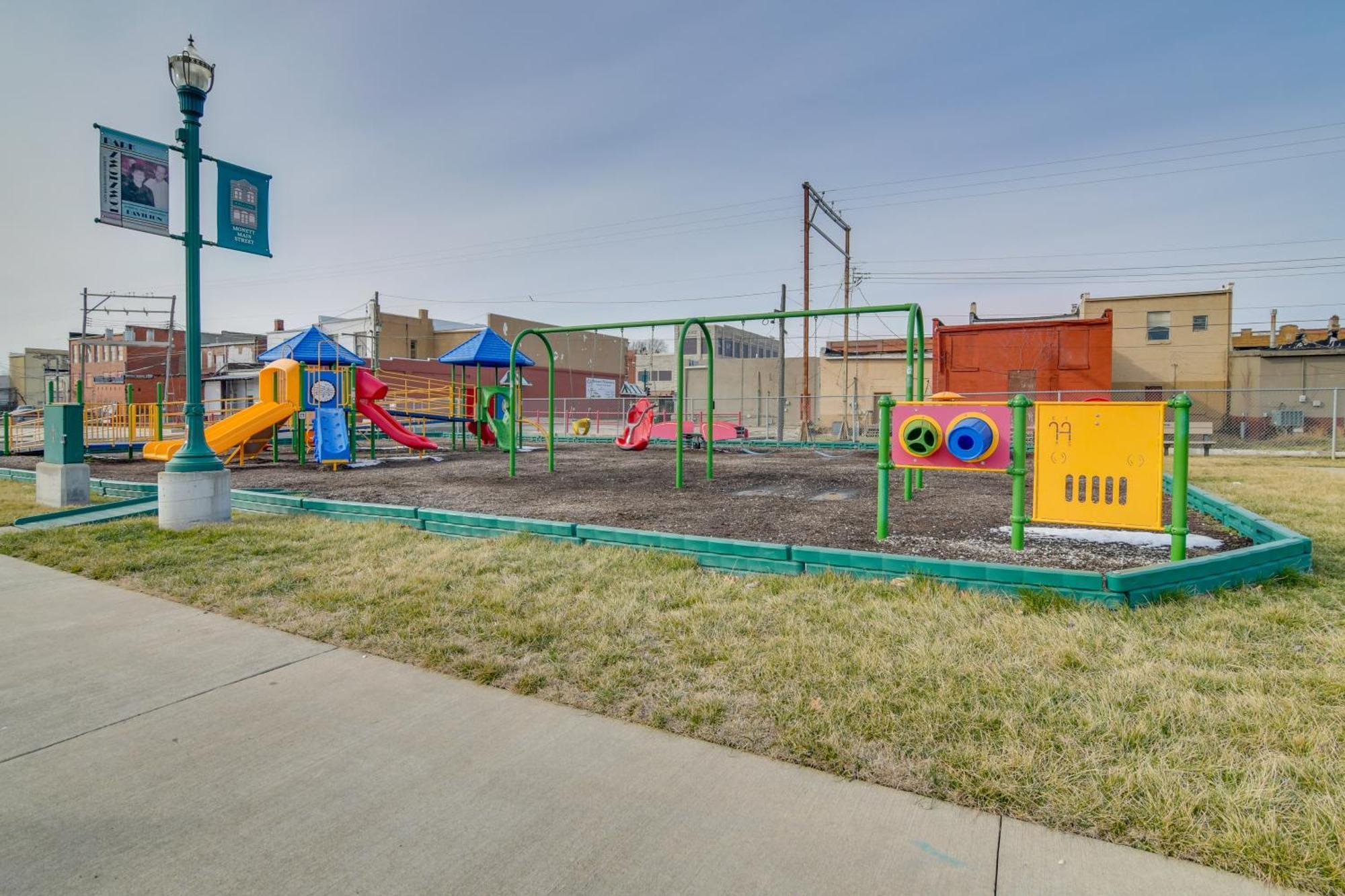 Dtwn Loft In The Heart Of Monett Pets Welcome! Exterior photo