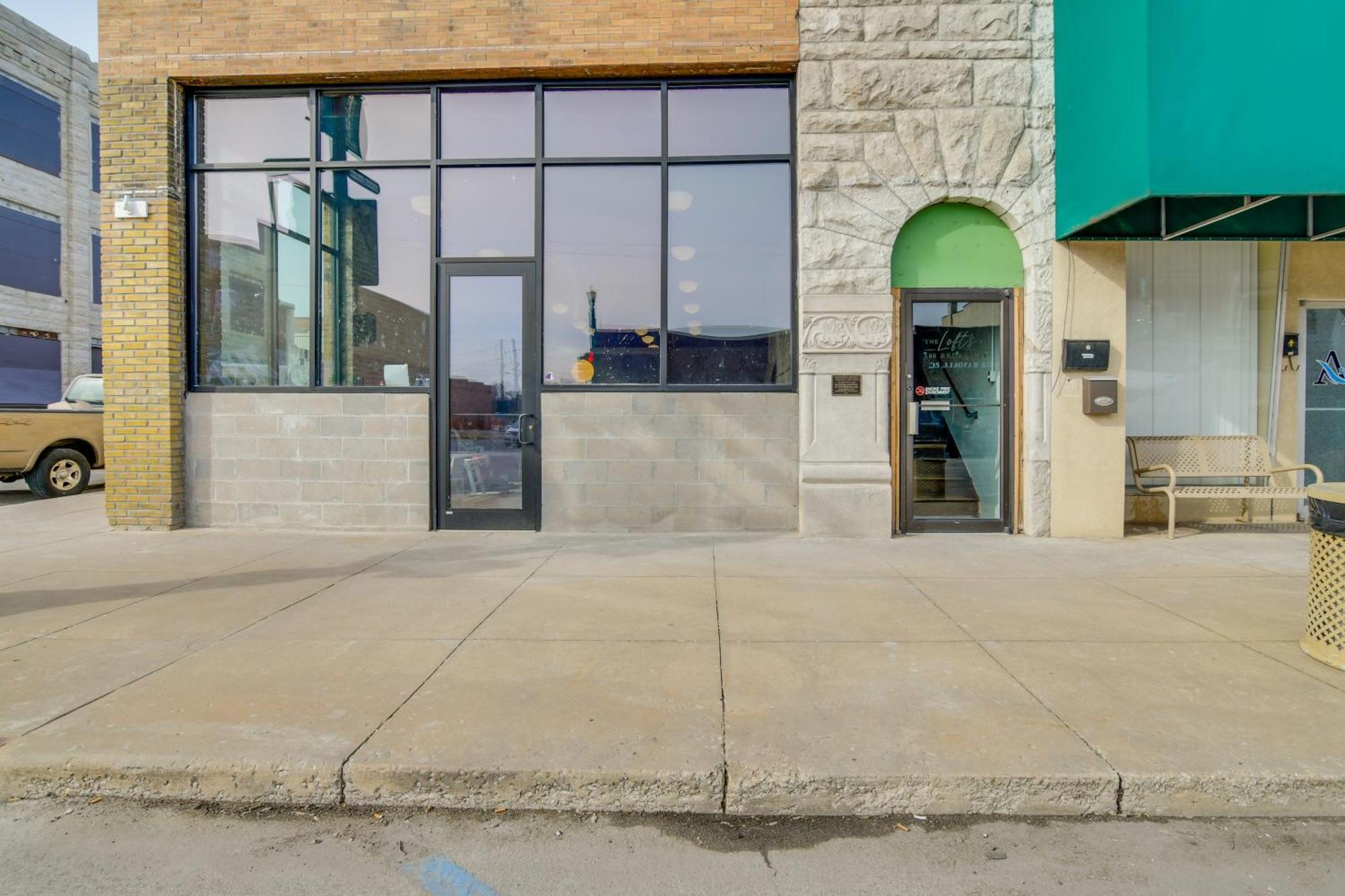 Dtwn Loft In The Heart Of Monett Pets Welcome! Exterior photo